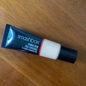 Smashbox studio skin 24 hour foundation